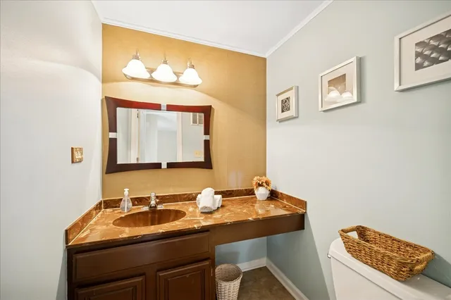 $409,900 | 630 Pheasant Lane, Deerfield, IL 60015