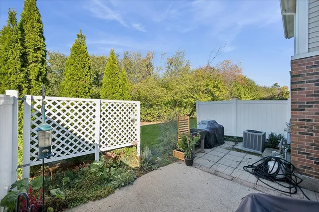 $409,900 | 630 Pheasant Lane, Deerfield, IL 60015