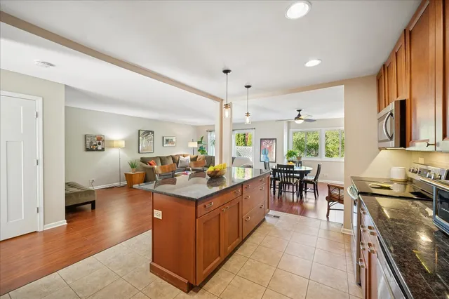 $409,900 | 630 Pheasant Lane, Deerfield, IL 60015