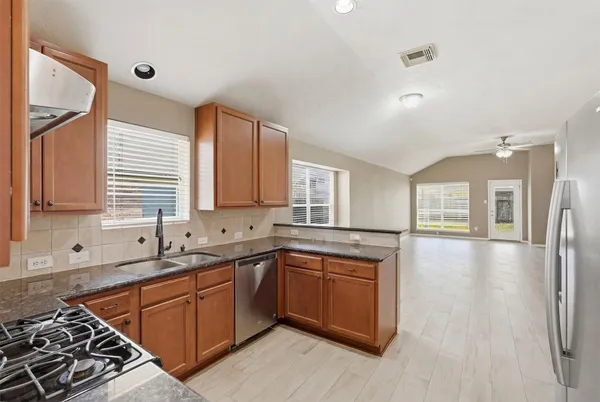 $2,250 | 2918 Mustang Meadow Lane, Manvel, TX 77578