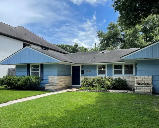 $3,200 | 3229 Westridge Street, Houston, TX 77025