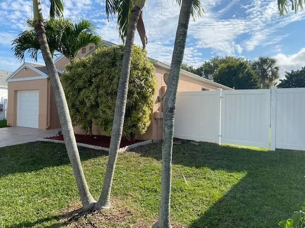 $2,850 | 41 Buxton Lane, Boynton Beach, FL 33426