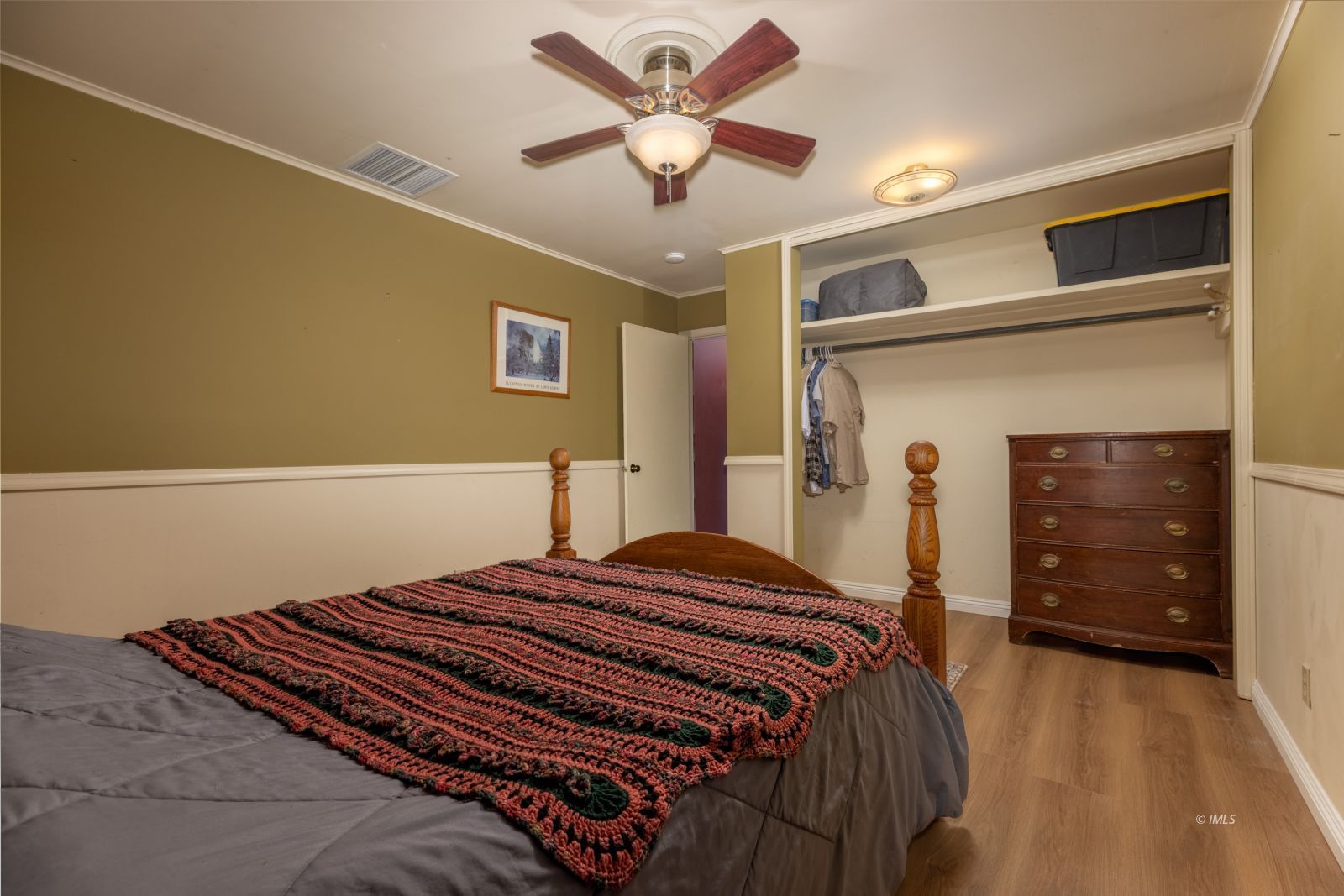 95 Mountain View Avenue Bishop, CA 93514 - Photo 19 of 35 a bedroom with a bed and a chandelier