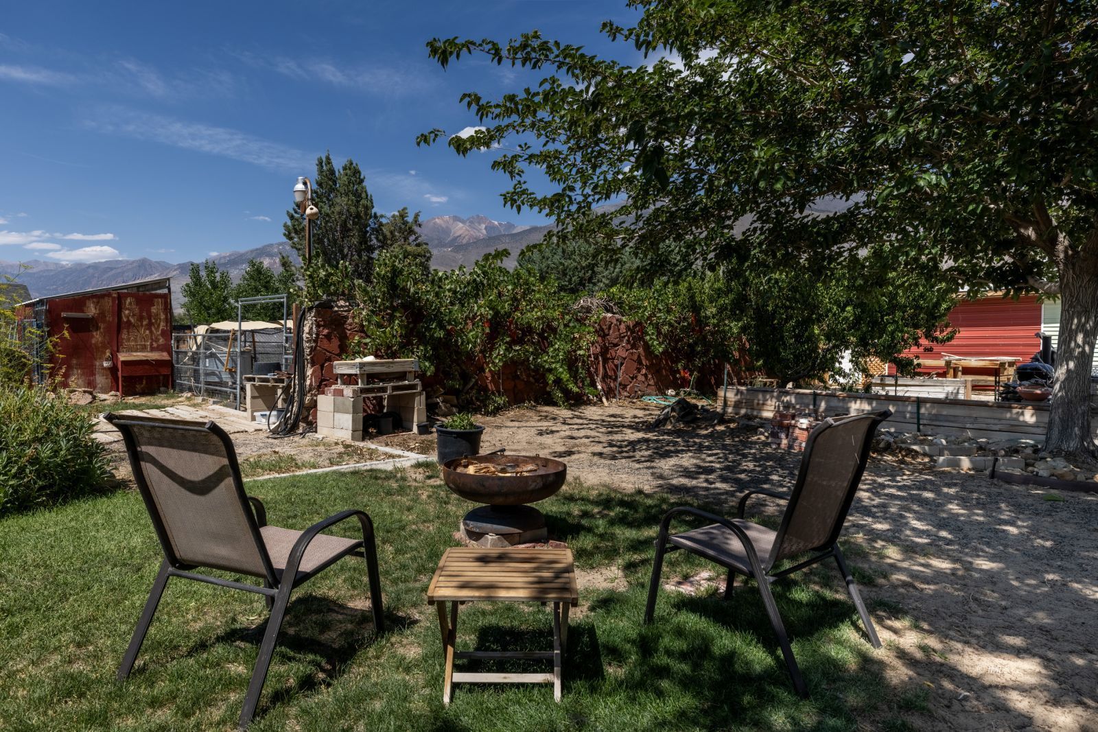 95 Mountain View Avenue Bishop, CA 93514 - Photo 3 of 35 a view of a chairs and table in a patio