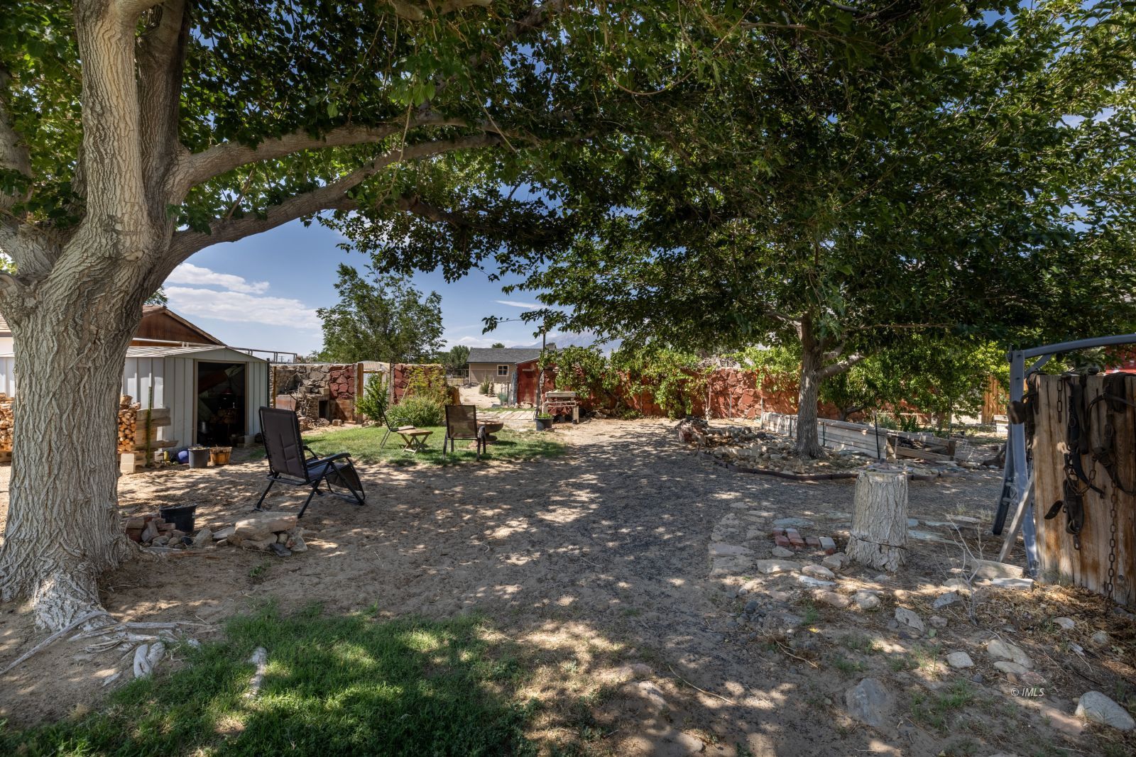 95 Mountain View Avenue Bishop, CA 93514 - Photo 33 of 35 a view of a outdoor space in a backyard