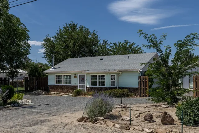 a view of a yard in front of house