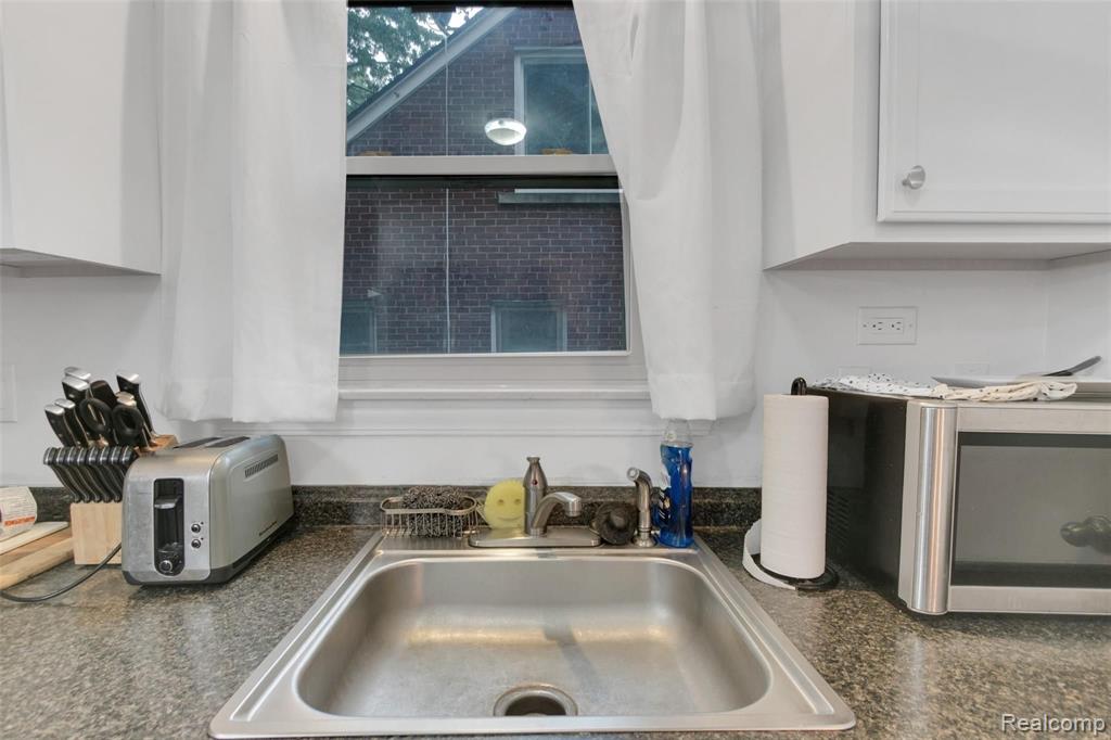 5245 Yorkshire Road Detroit, MI 48224 - Photo 22 of 35