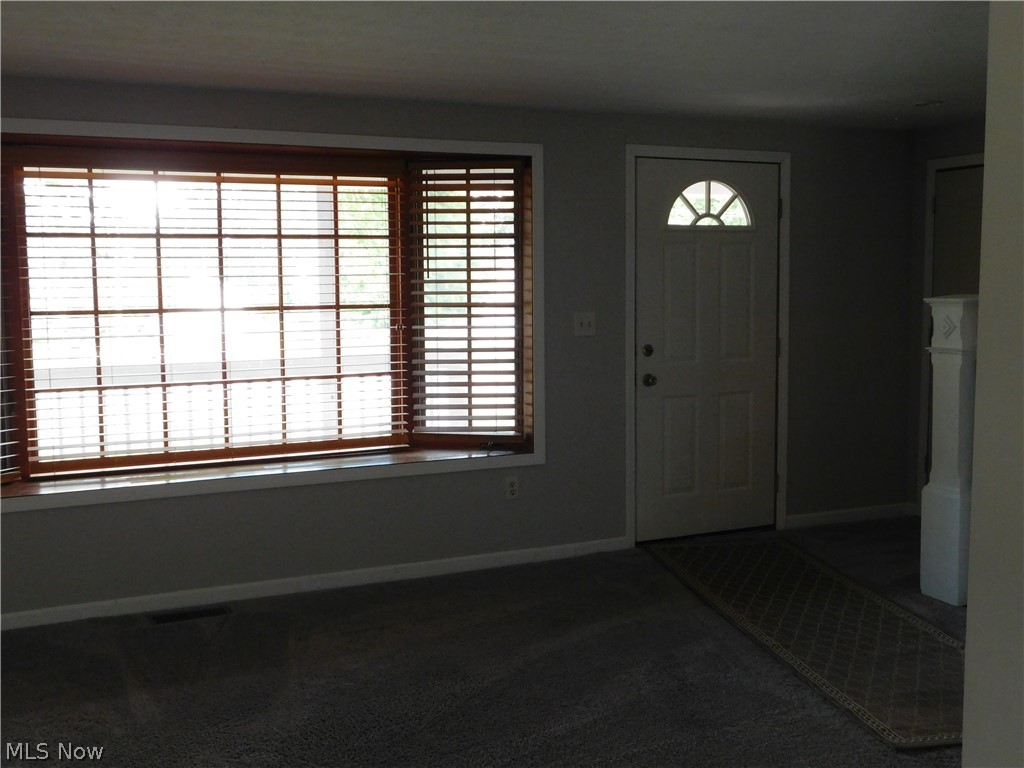 17585 Drake Road Strongsville, OH 44136 - Photo 8 of 24 Custom window treastments stay.