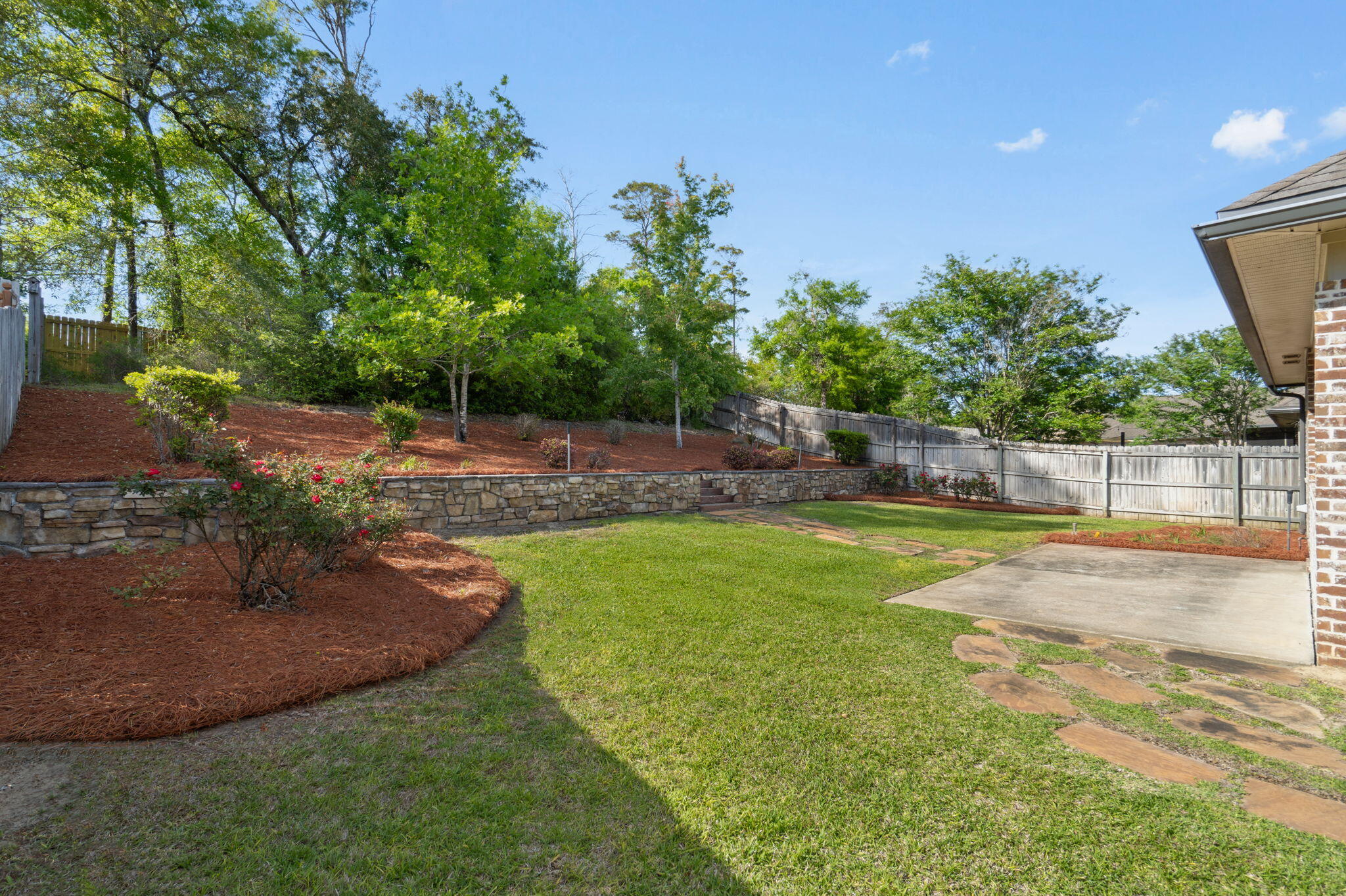 562 Falcon Trail Niceville, FL 32578 - Photo 31 of 40 a view of a backyard