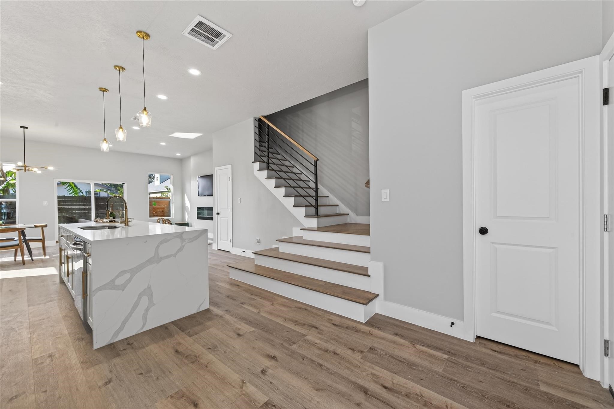 4115 Yale Street Houston, TX 77018 - Photo 6 of 35