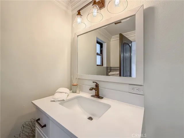 $2,375,000 | 567 Lone Oak Drive, Thousand Oaks, CA 91362