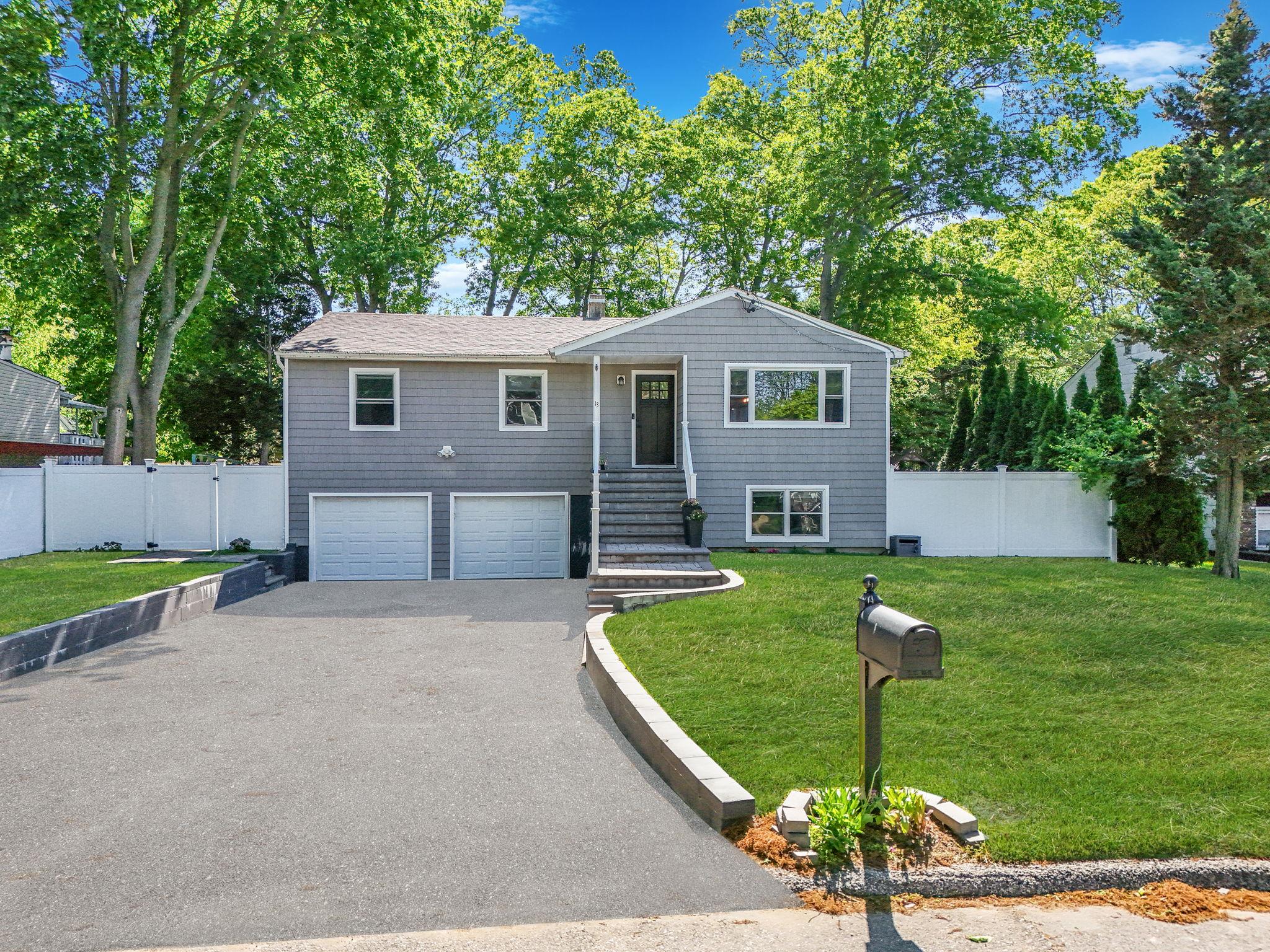 a view of a back yard of the house