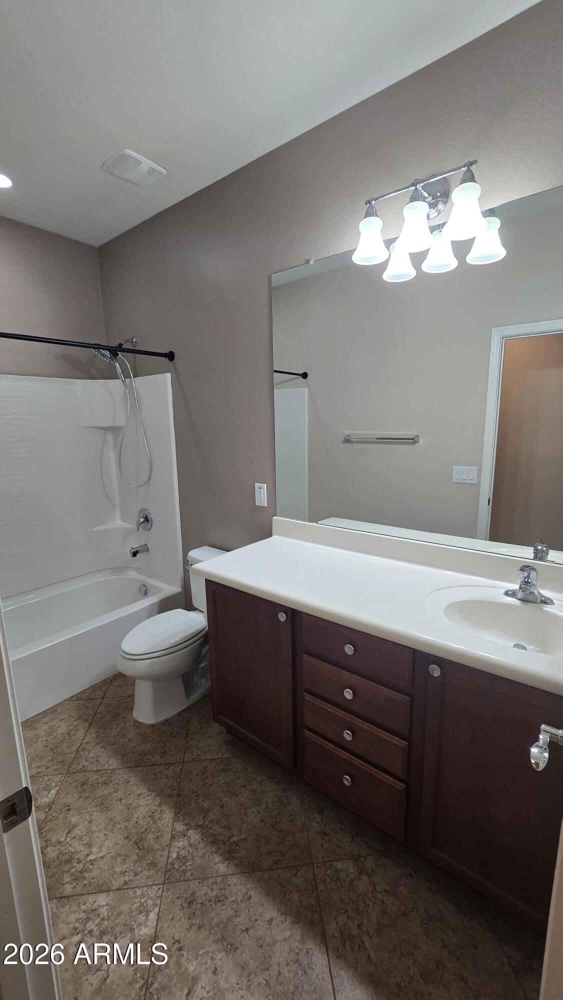 10826 West Avenida Del Rey Peoria, AZ 85383 - Photo 21 of 37 20251216_143017