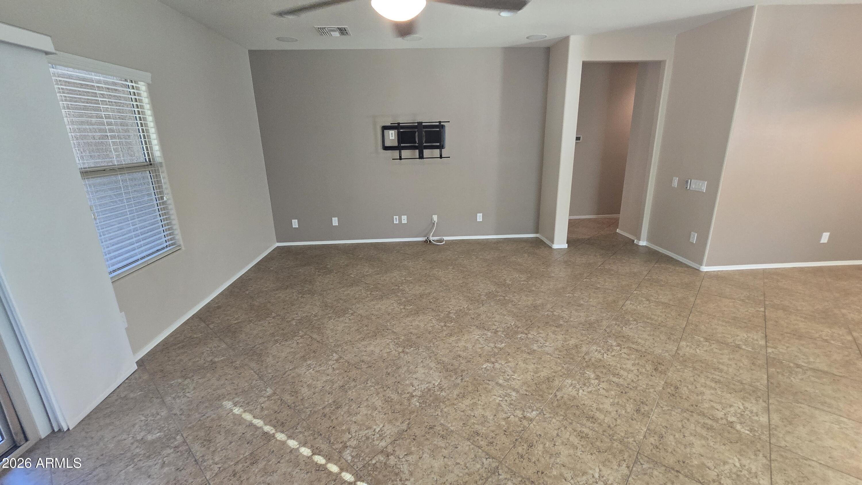 10826 West Avenida Del Rey Peoria, AZ 85383 - Photo 28 of 37 20251216_143552