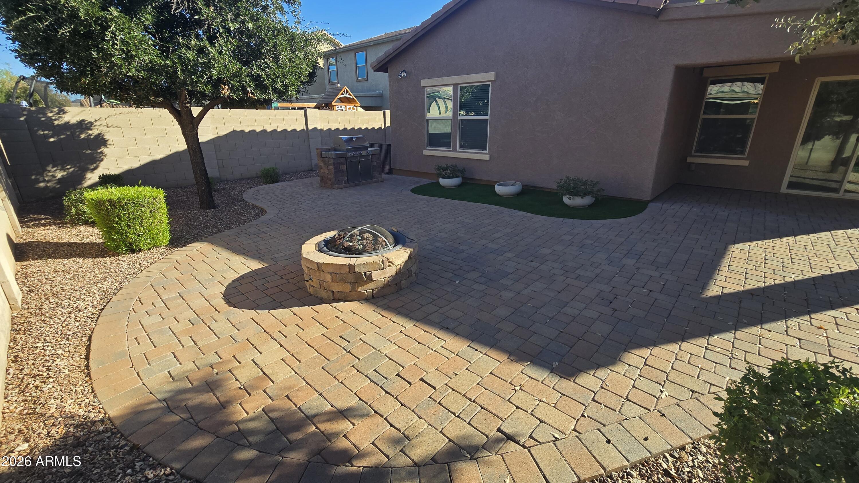 10826 West Avenida Del Rey Peoria, AZ 85383 - Photo 5 of 37 20251216_143745