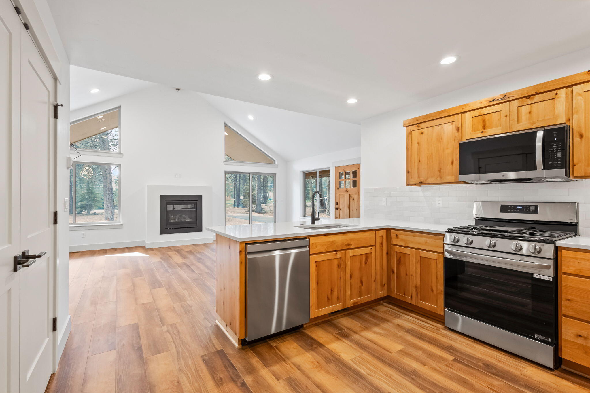 19018 Baker Road, Unit LOT 51 Bend, OR 97702 - Photo 10 of 26 Stainless steel appliances