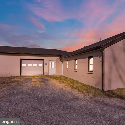 $1,050 | 392 5 Locks Road, Shoemakersville, PA 19555