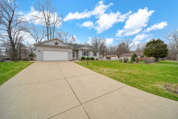 $299,900 | 3861 Dorset Drive, Jackson, MI 49203