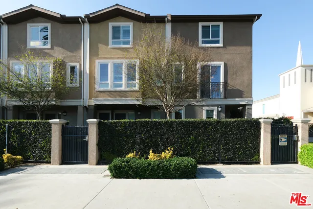 $648,888 | 14661 Sherman Way, Van Nuys, CA 91405