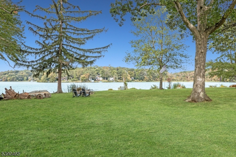 11 Washington Street Landing, NJ 07850 - Photo 33 of 45 a backyard of a house with lots of green space