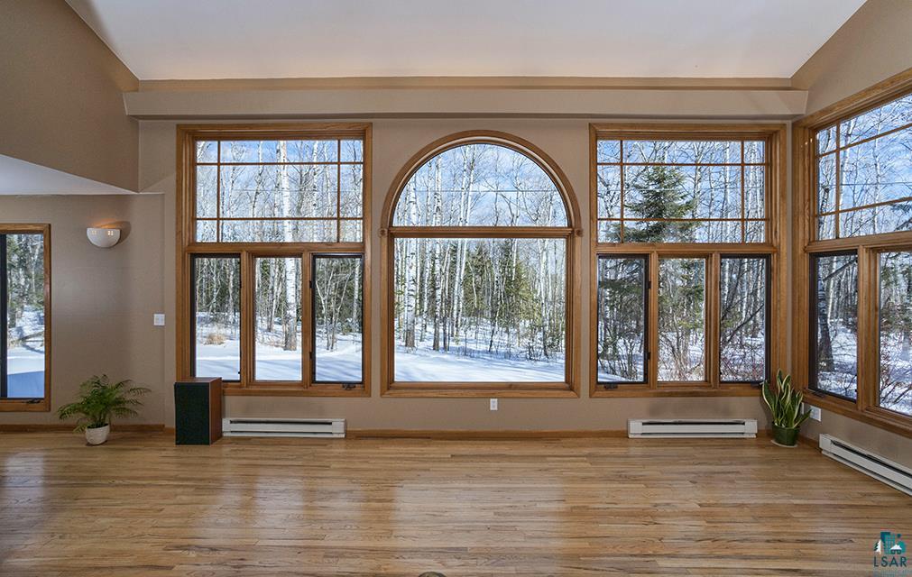 209 Misquah Road Duluth, MN 55804 - Photo 4 of 23 Living Room