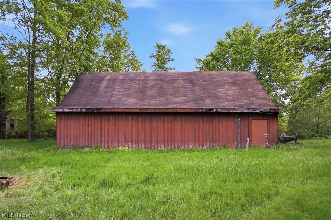 2591 Wayland Road Deerfield, OH 44411 - Photo 41 of 46 Freestanding outbuilding with a gambrel roof and red vertical siding