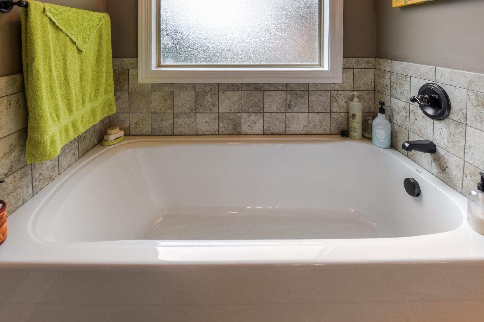 158 Abbey Road Lebanon, TN 37090 - Photo 18 of 30 a bathroom with a bathtub