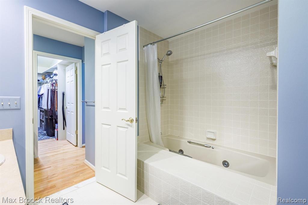 856 Green View Court Rochester Hills, MI 48307 - Photo 20 of 35
