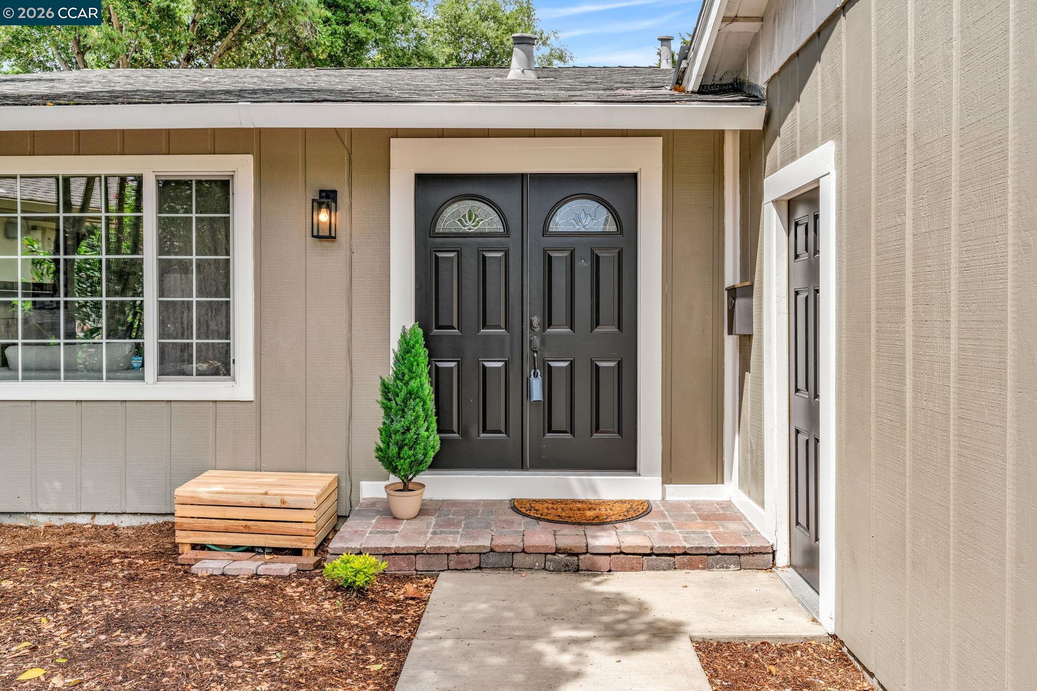 32 Yale Court San Ramon, CA 94583 - Photo 2 of 40 a front view of a house with a garden