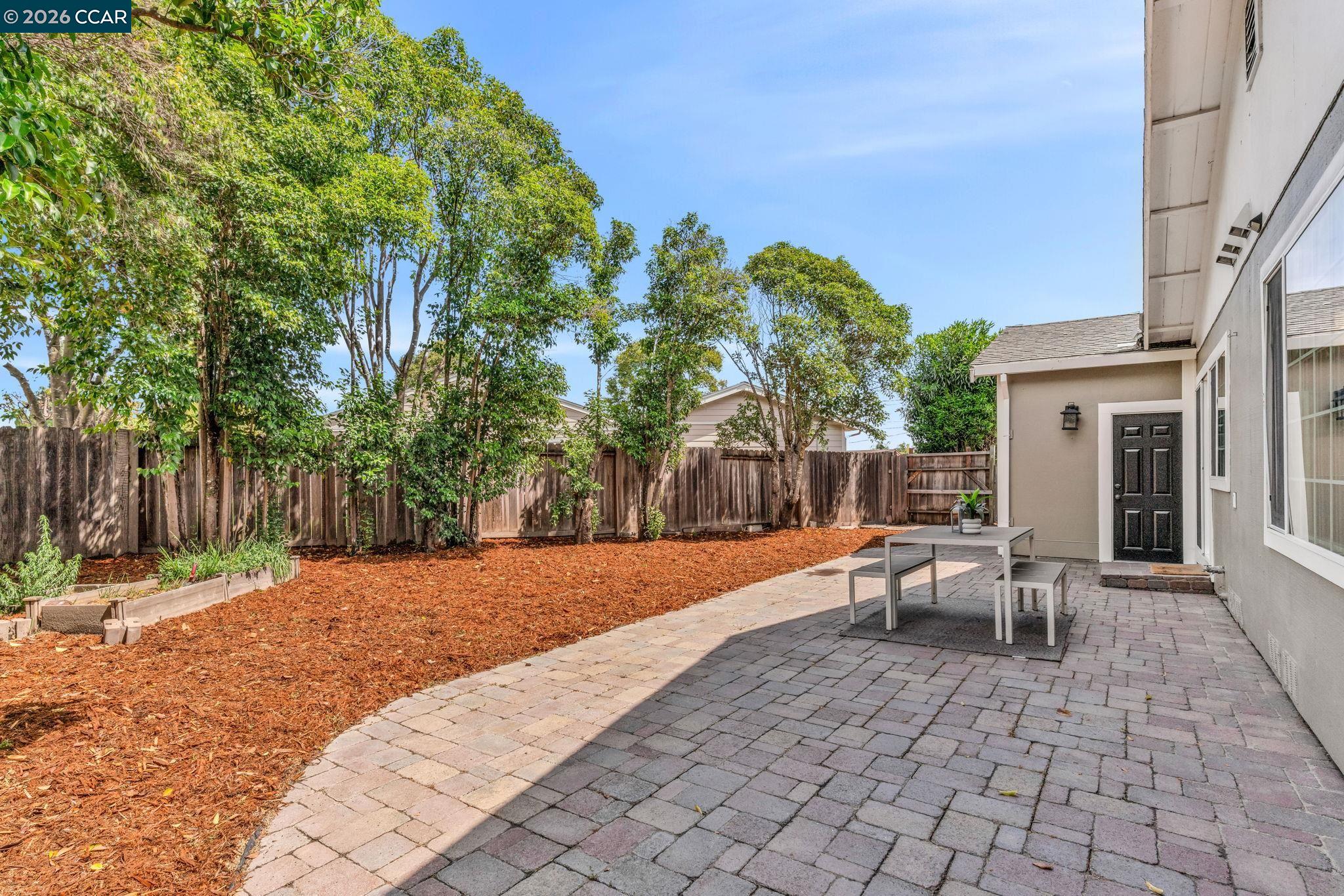 32 Yale Court San Ramon, CA 94583 - Photo 35 of 40 a backyard of a house with table and chairs