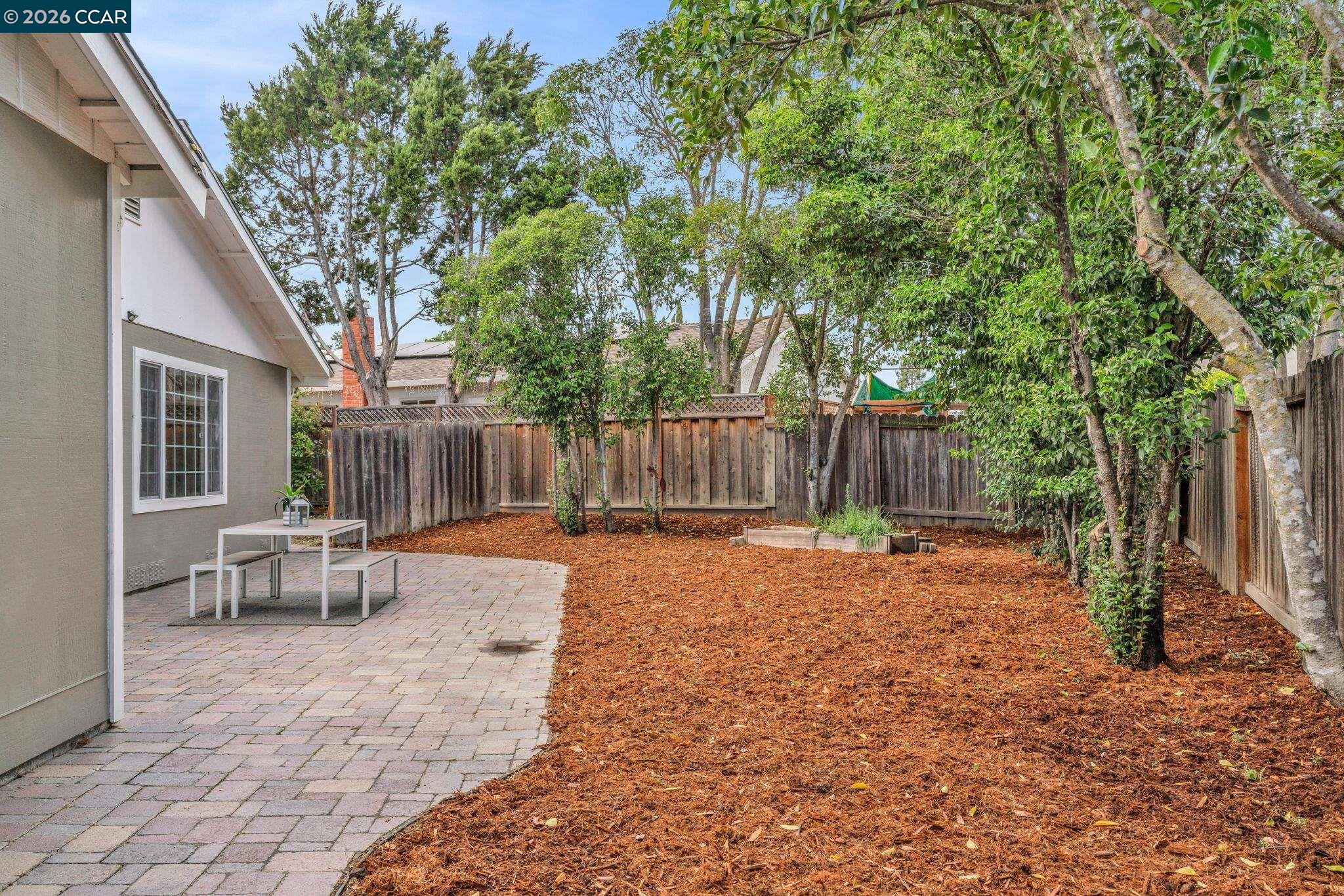 32 Yale Court San Ramon, CA 94583 - Photo 36 of 40 a backyard of a house with table and chairs