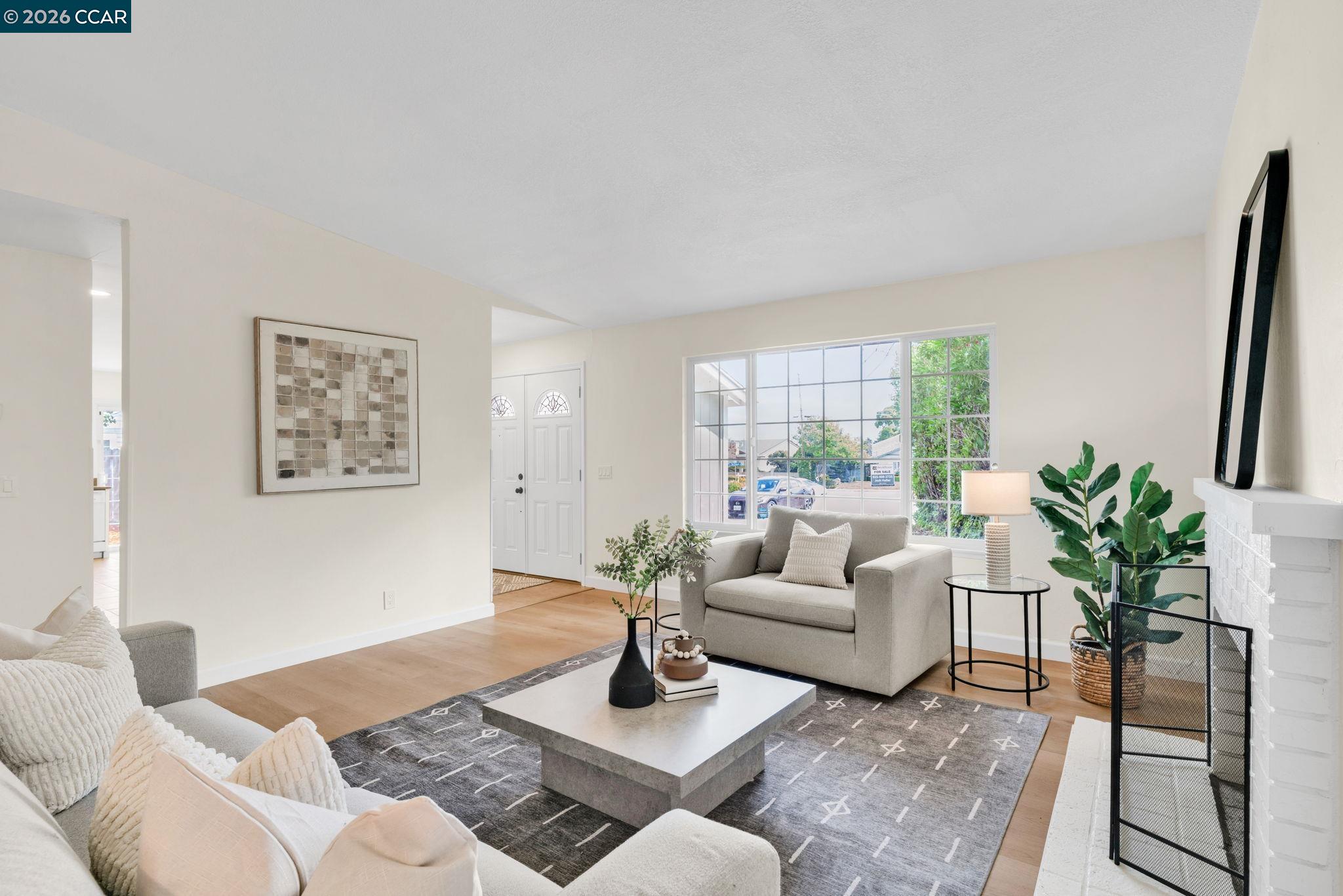 32 Yale Court San Ramon, CA 94583 - Photo 9 of 40 a living room with furniture and a potted plant