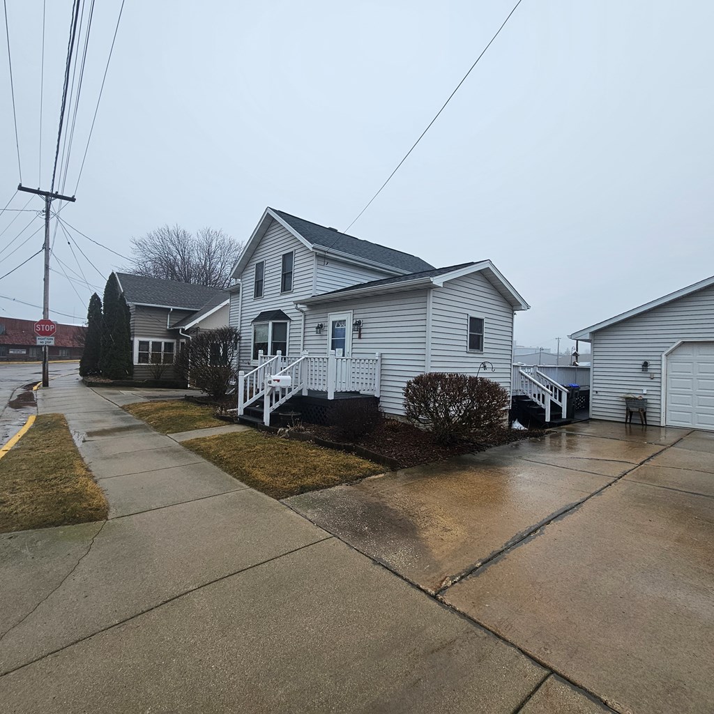 408 North Water Street Algoma, WI 54201 - Photo 2 of 32