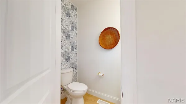 $2,300 | 1406 Menard Street, St. Louis, MO 63104