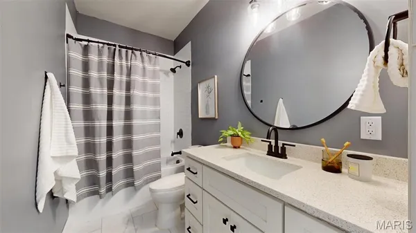 $2,300 | 1406 Menard Street, St. Louis, MO 63104