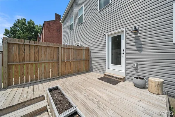 $2,300 | 1406 Menard Street, St. Louis, MO 63104