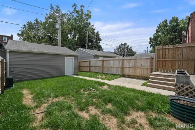$2,295 | 1406 Menard Street, St. Louis, MO 63104