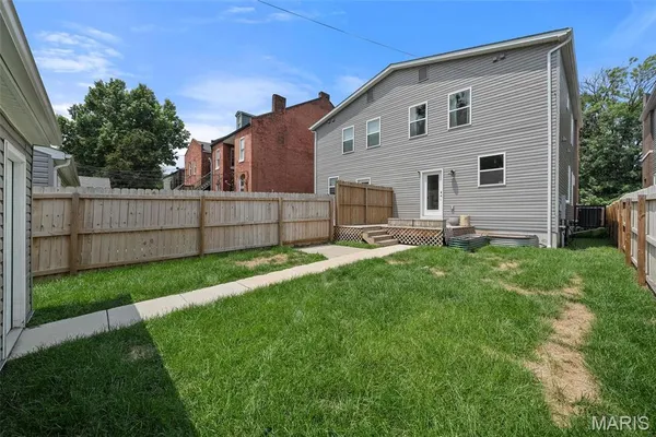 $2,300 | 1406 Menard Street, St. Louis, MO 63104