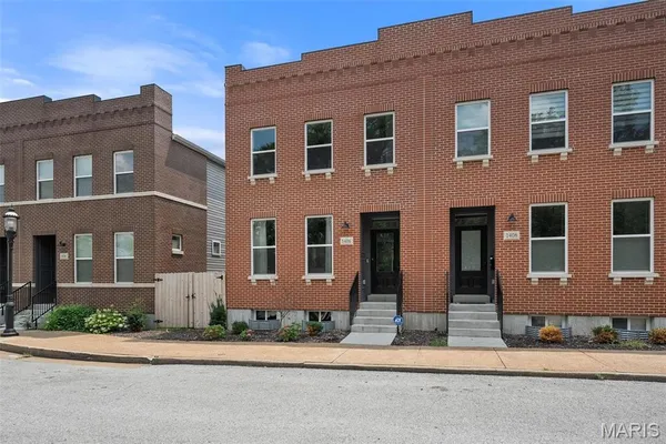 $2,300 | 1406 Menard Street, St. Louis, MO 63104