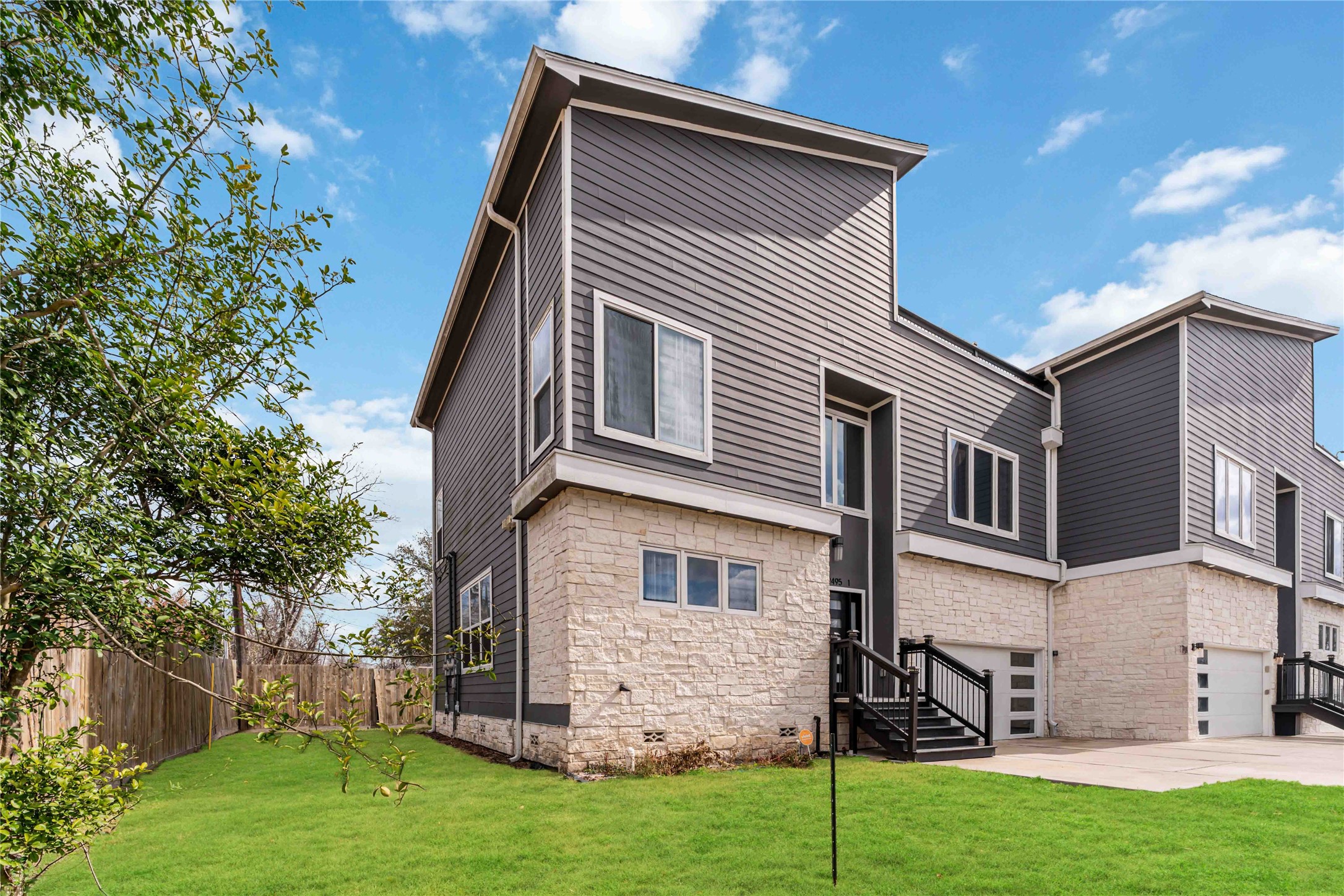 9495 Jutland Road, Unit A Houston, TX 77033 - Photo 2 of 24