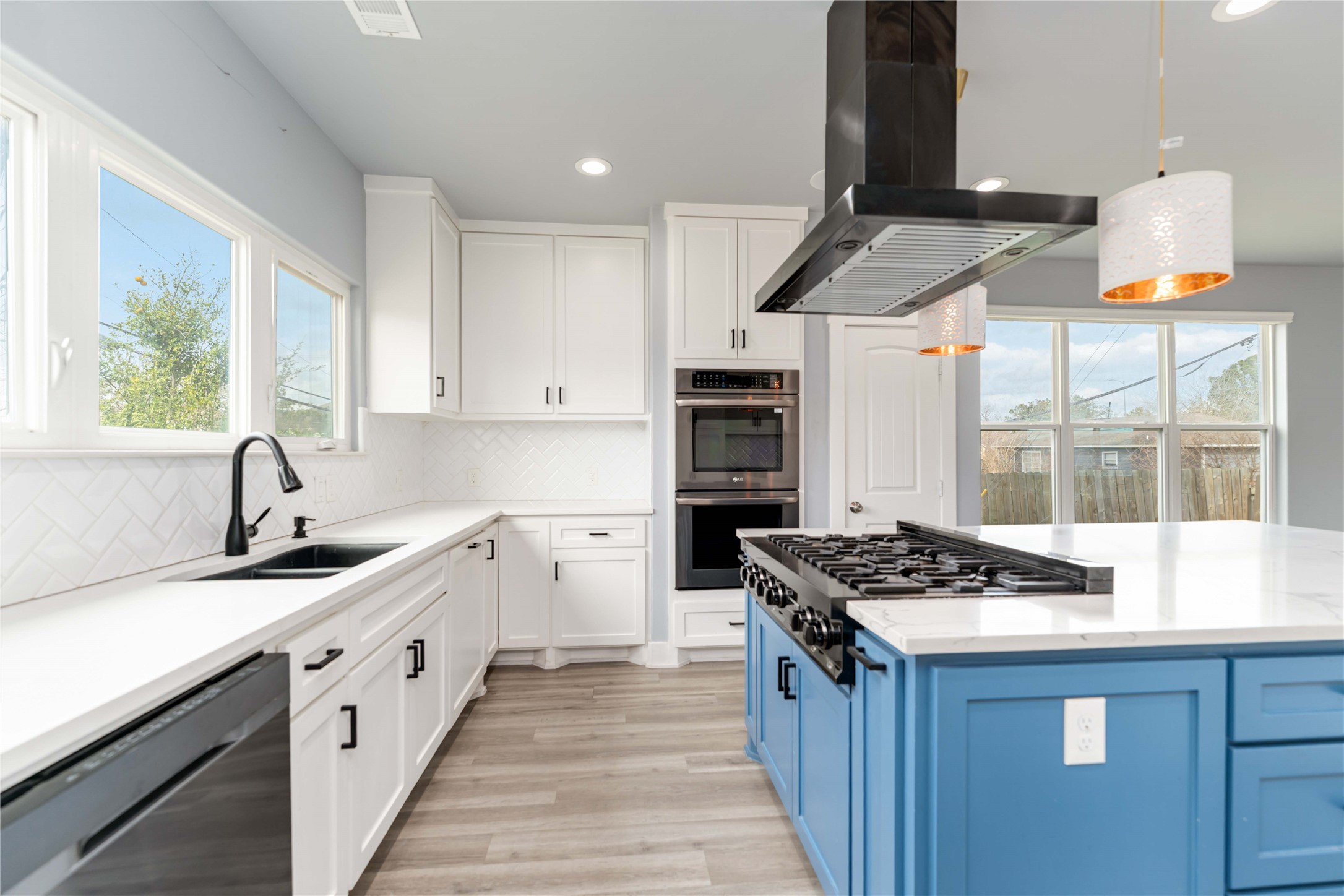 9495 Jutland Road, Unit A Houston, TX 77033 - Photo 4 of 24