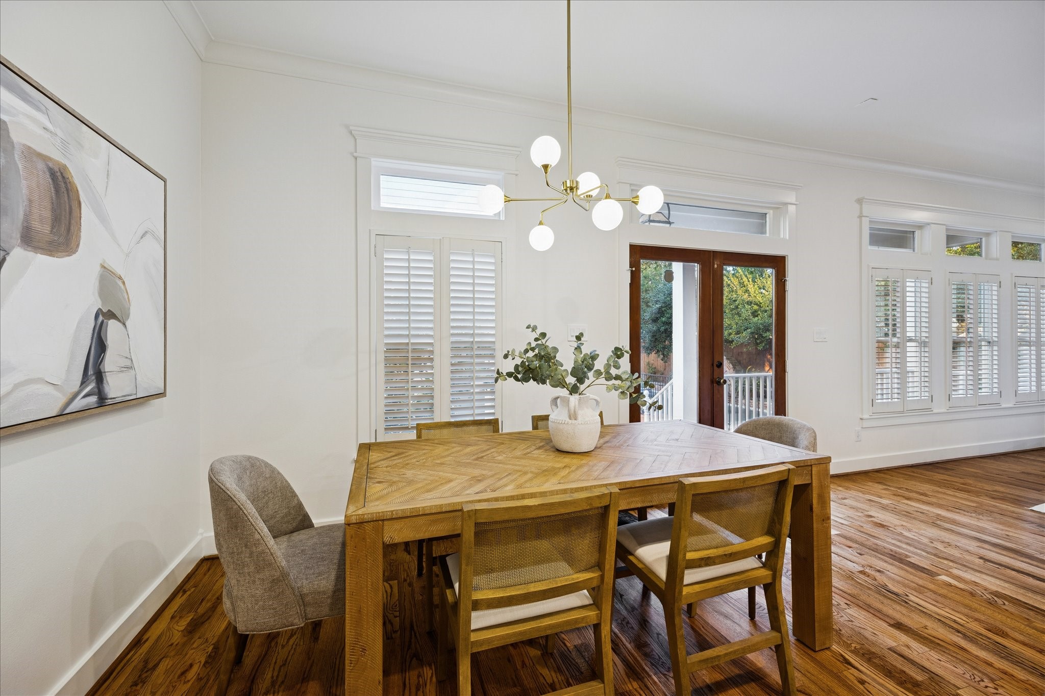 401 West 21st Street Houston, TX 77008 - Photo 15 of 50 Breakfast area right off kitchen and viewable into living space.