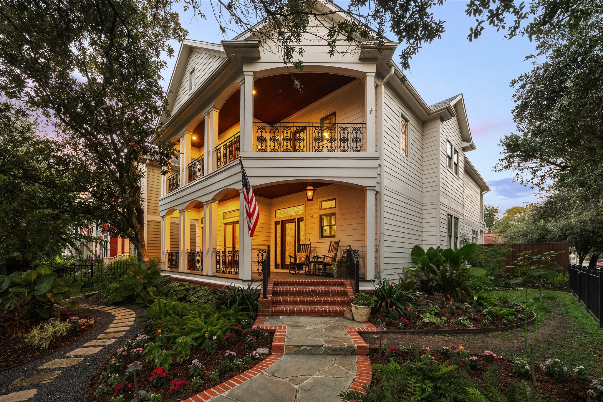 401 West 21st Street Houston, TX 77008 - Photo 2 of 50 Show-stopping and inviting entrance to this spectacular home.