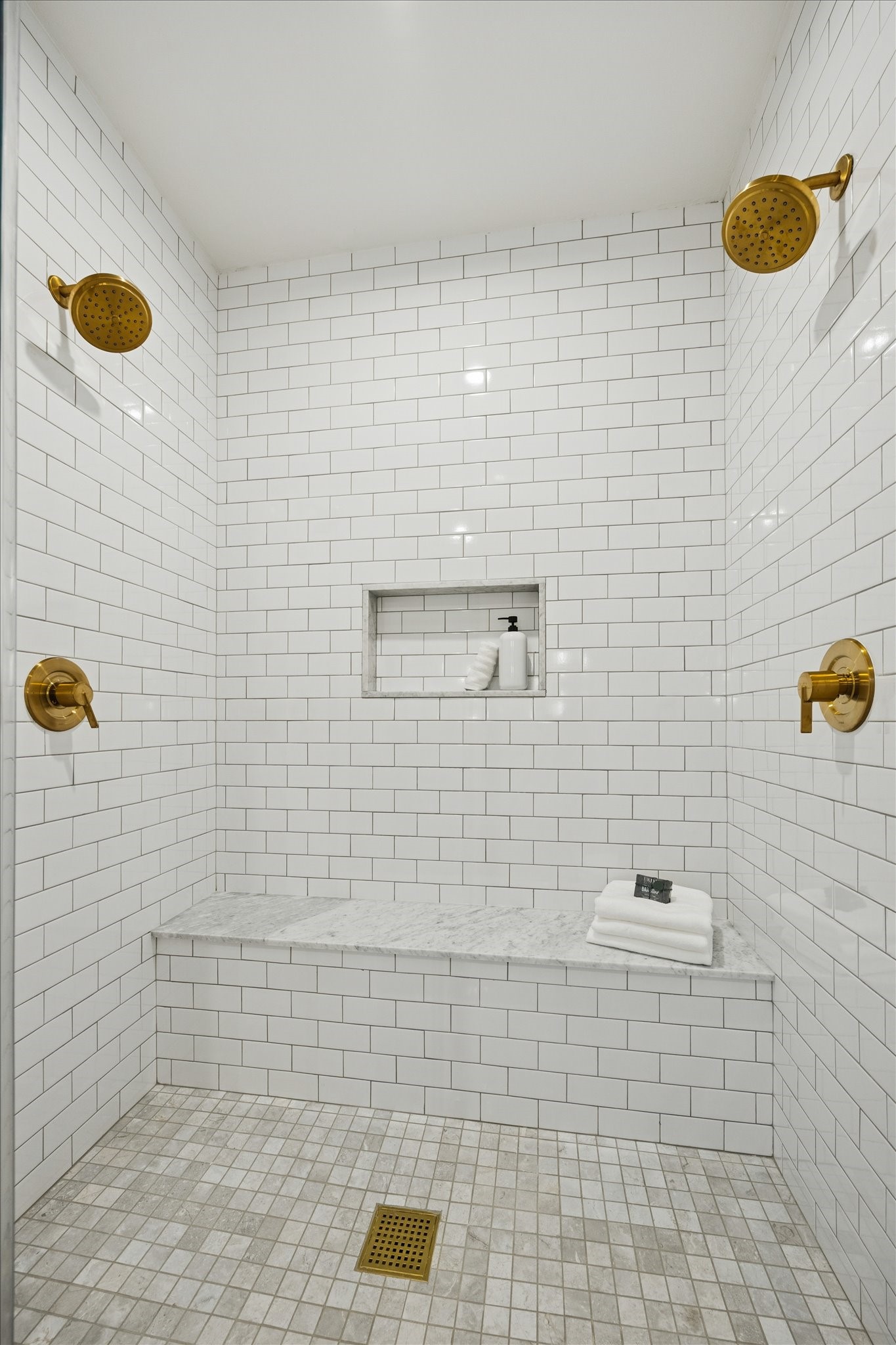 401 West 21st Street Houston, TX 77008 - Photo 19 of 50 Grand shower for two!