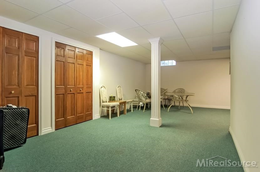1069 Olympia Drive Rochester Hills, MI 48306 - Photo 24 of 27