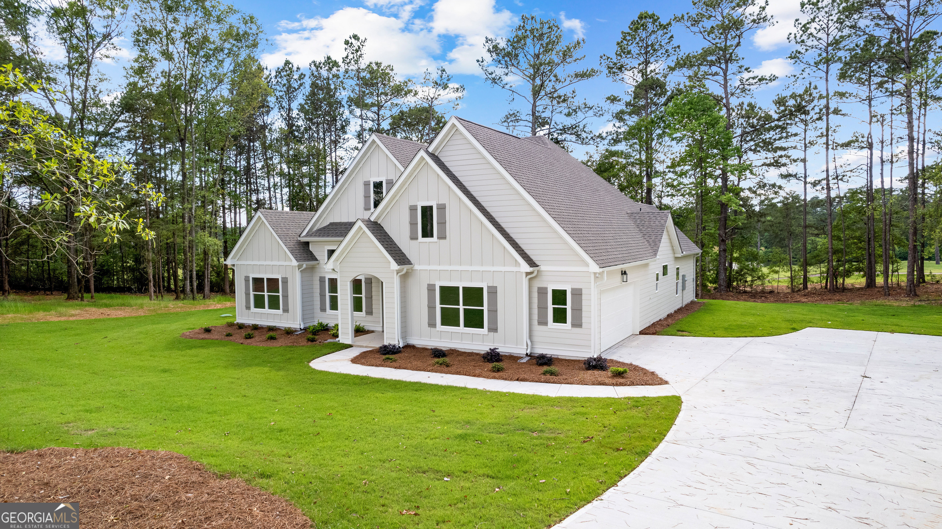 1242 Waymanville Road Thomaston, GA 30286 - Photo 5 of 52 a front view of house with yard and green space