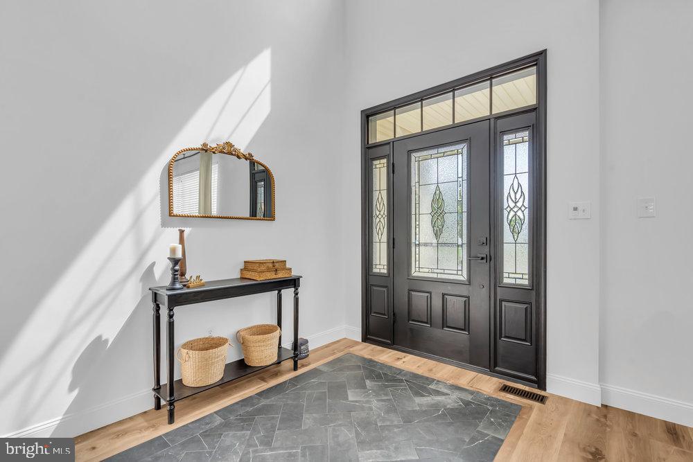 41 Buckeye Road Swedesboro, NJ 08085 - Photo 6 of 81 Elegant entryway with natural light.