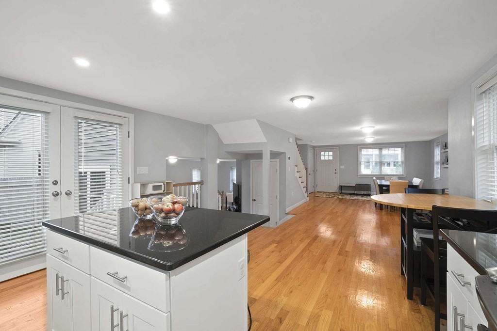 37 Leonard Road Melrose, MA 02176 - Photo 6 of 27 Gallery Image 6