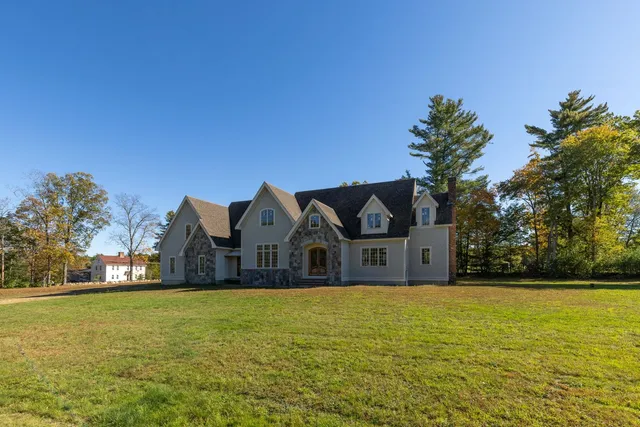$1,100,000 | 5 Liberty Lane, Barrington, NH 03825