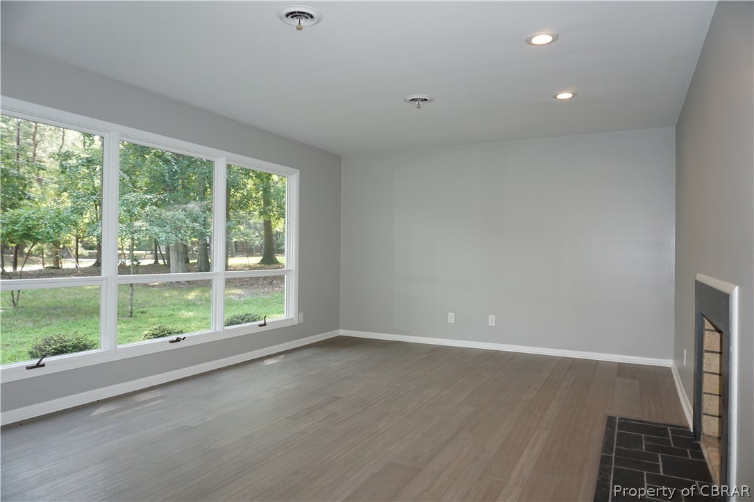 512 Meadowfield Road Yorktown, VA 23692 - Photo 4 of 41 Gallery Image 4